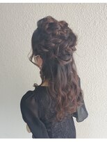 パリスパート2 サイド トップ 編み込み スッキリ ハーフアップ ヘアスタイル