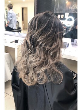 リア 大阪梅田(Ria) ～バレイヤージュカラー～【Ria 大阪 梅田】