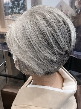 ビースリー ロア 大人の女性におすすめショートボブ/ナチュラルボブ/グレイヘア
