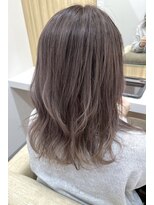 シュガー(Sugar)&nbsp;くすみベージュ/白髪ぼかし/大人女子/透明感/細めハイライト