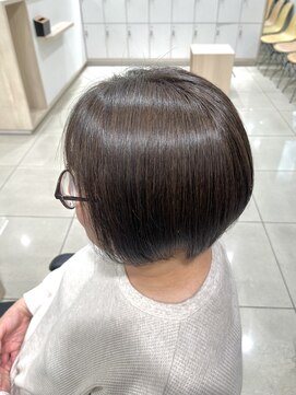 アッシュ 高幡不動店(Ash) 30代40代50代耳かけショートボブショート白髪ぼかし