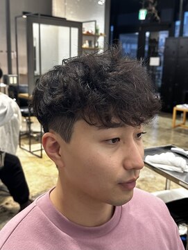 ザデイ カットアンドカルチャーショップ(THE DAY CUT&CULTURE SHOP) ノーセットで決まるくせ毛風パーマ