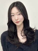 ロムーク 表参道(LOMKH)&nbsp;ミディアムレイヤーロングレイヤーカット顔周りオリーブベージュ