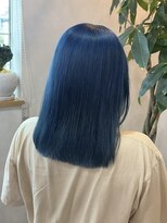 ルーチェ(Lu-che)&nbsp;艶感ネイビーブルー×切りっぱなしミディアム