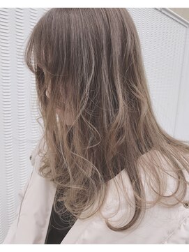 ムジーク(Musiiik) ハイライトで外国人のような質感に