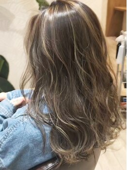 ヘアーデザイン ナバル(Nabal)の写真/【カット+カラー¥8800】立体感の出るカラーをご提供。あなたの"なりたい"を叶える施術で理想の髪色に.