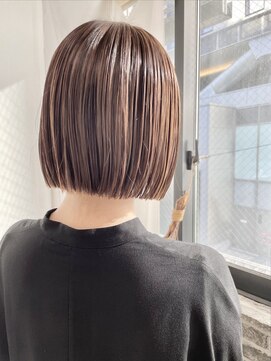 プラグ バイ ネオリーブ(plug by neolive) ぱつっとボブ/ミニボブ/ヌーディベージュ/20代/30代/momo