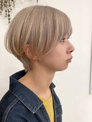 ショートは後頭部の丸みの位置と毛先の軽さ具合で見え方が段違い★ショートヘアでも女性らしく、より美しく