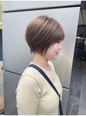 ミルクティーベージュ可愛いイメチェンショートヘア