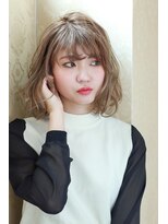 ロッティー(Lotti)&nbsp;ホワイトベージュ系ロングボブ/抜け感ヘア@20代30代40代