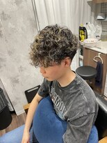 ラル(Lull)&nbsp;【スペインカール×ハイライト】メンズカット