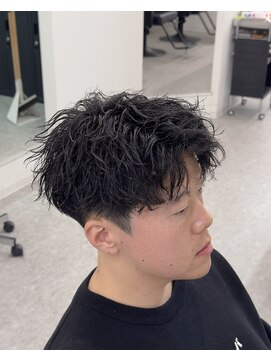 ブライト(BRIGHT) センターパートツイストスパイラルパーマ