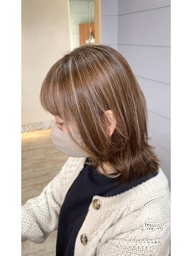 ソイア 春日井店(Soea) グロスハイライト白髪ぼかし　ウルフすぎないミディアムレイヤー