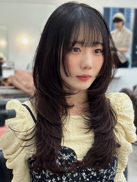 ユエン(uyen) NANA/レイヤーカット/黒髪レイヤー/ハッシュカット