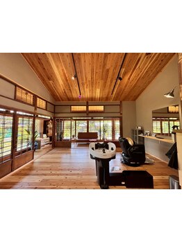 田舎のおばあちゃん家に来たかのような空間で”至福の美”のひと時を…。癒しの時間をお過ごしください。