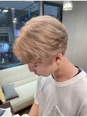 ホワイトベージュ×毛流れマッシュ