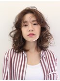 大人ミディアムパーマブラウンベージュカラー