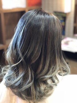 バフォ(BAЖHO) ホワイト×グレイ×グラデーション