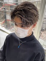 フィフス(fifth)&nbsp;波巻きスパイラルパーマハイライトセンターパートツーブロック