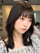 ティア(Tia.)&nbsp;(韓国風/くびれヘア/ミディアムヘア/前髪/サイドバング/小顔)