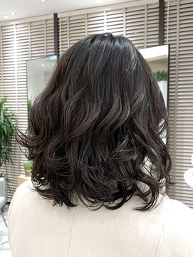 ステアケース 武蔵小杉店(stair:case) 伸ばしかけミディアム　コテ巻き風パーマ　武蔵小杉