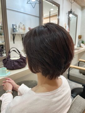 ファム バイコヒナタ(FUM by KOHINATA) 【ふんわり美シルエット】ツヤ感大人ショートボブ