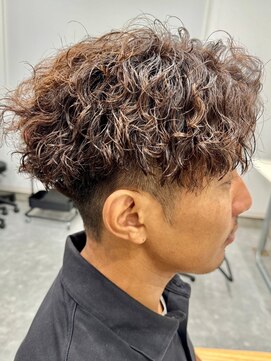 フゥ 宇都宮(FeU) 波巻きパーマセンターパートツイストスパイラルパーマ刈り上げ