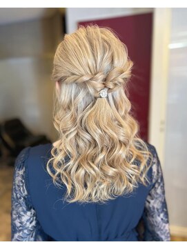 ヘアデザイン ニーチェ(Hair Design ni che) 巻き巻きハーフアップ