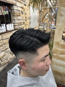 ヘアーエステ グランツエッセ(hair esthe GlanzEsse) 7:3フェード