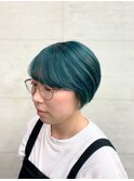 エメラルドグリーン
