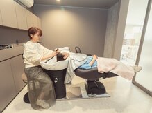 ショコラン(SHOKORAN)の雰囲気（フルフラットのシャンプー台完備◎長時間施術でも疲れにくい！）
