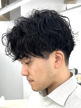 ウィル バイ ブラウン(Vir by Brown) 大人シャドウパーマ/センターパート/刈り上げ