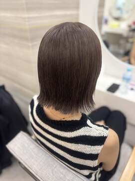 ラビス クローバー(Lovis clover) Miki くびれヘア　ツヤ髪スタイル