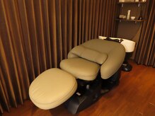 メラク(Merak)の雰囲気(フルフラットシャンプー台と落ち着ける照明で眠れるシャンプーを)