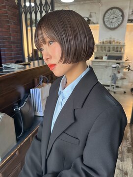 トレンチ(TRENCH) 【 TSUJI 】ボブ レイヤー ミニボブ グレージュ ショートボブ