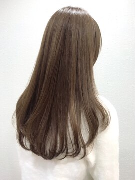 シェリア(Shelia) ナチュラルロング×ミルキーベージュ【Shelia町田】