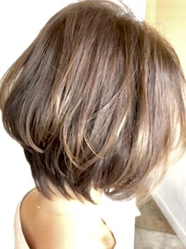 アイリー(irie)の写真/日本初上陸カラ-、オイルベ-スの”イノアカラ-”を使用！オイル配合率60%なので髪を傷めず染めて頂けます♪