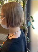 大人可愛いミニボブミルクティーアッシュハイトーンブリーチ