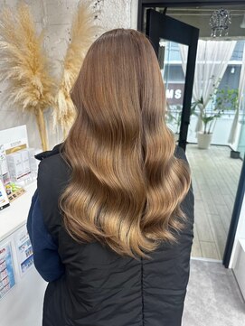 リア(riah) 韓国ロングレイヤー/艶髪ゴールドブラウン/大人ガーリー