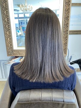 コワファースト 大分(COIFF1RST) 切りっぱなしオリーブ