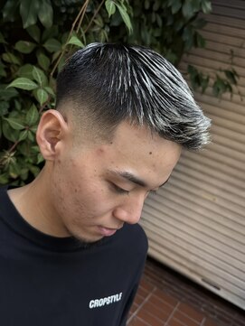 ローグ(Logue) スキンフェード/ブリーチ/バーバー/フェザーアップ/メンズサロン