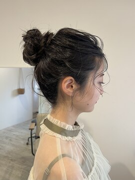 キキ(kiki) 【shiori】ゆるっと巻きのラフなお団子ヘア