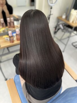 エミン(emyn) 髪が変わる【美髪革命】艶髪/髪質改善/縮毛矯正/代々木