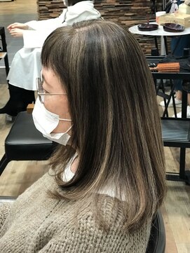 フラココ 神楽坂(hurakoko kagurazaka) 【白髪ぼかし】重めボブもハイライトカラーでスリークヘア