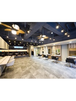 2025年OPEN！有名人も通うハイセンスサロンで最旬ヘアに。細部まで拘ったデザインで理想のスタイルを実現。