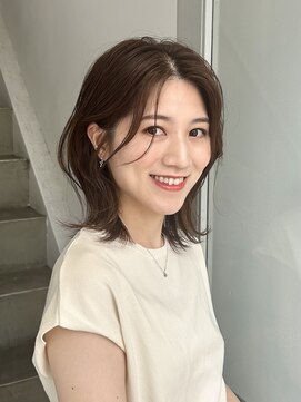 クロト(Clotho) 大人くびれミディ×ラフ外ハネ