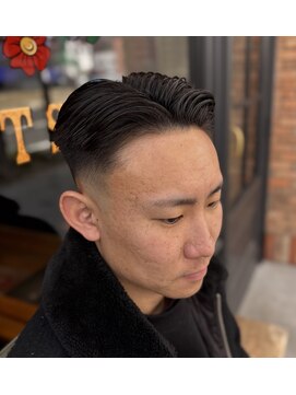 フォーコーナーズ(Four Corners) スキンフェードツーブロック刈り上げジェットモヒカンマンバン