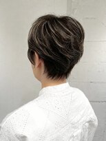 ピリ(pili)&nbsp;白髪ぼかし　×　ハンサムショートスタイル