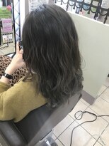 アールモンドヘア新世界&nbsp;グレーアッシュグラデーション