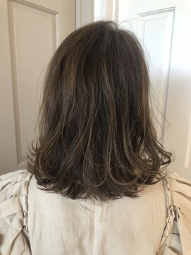 ロンドアベニール 北千住(Lond avenir) namie ハイライトハイトーン切りっぱなしミディ